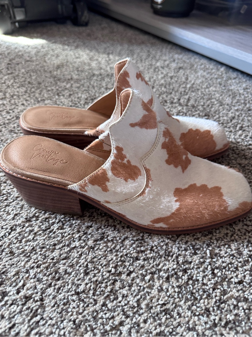 Crown Vintage White and Tan Cowhide Slide Mules